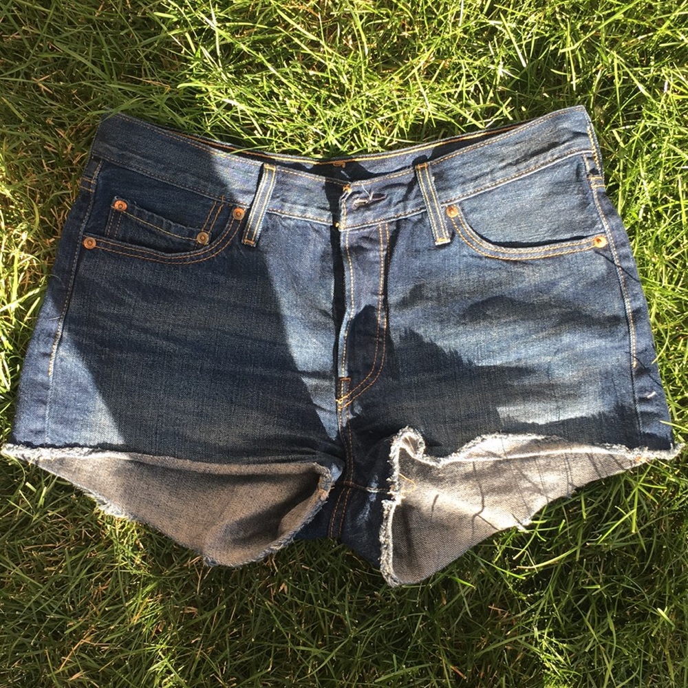 Levi 501 blue booty size small Jean shorts.